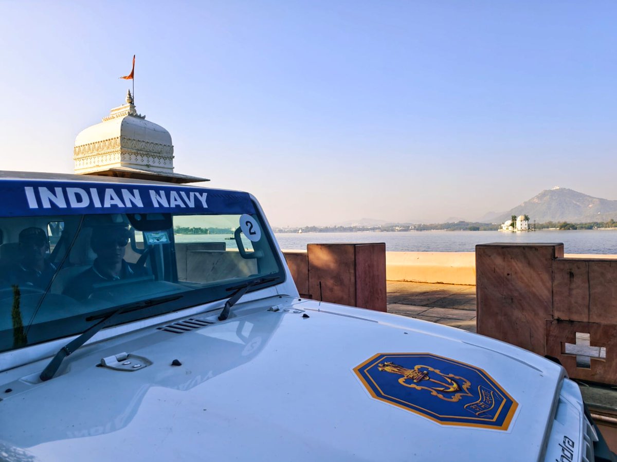 From the lake city of Udaipur to the Pink City ahead!
The WNC Surf to Snow Outreach Rally—12 vehicles, 33 personnel—was flagged off today by the Divisional Commissioner after an energetic outreach with 500+ students.
Onward to Jaipur!
#IndianNavy #Outreach #SurfToSnow