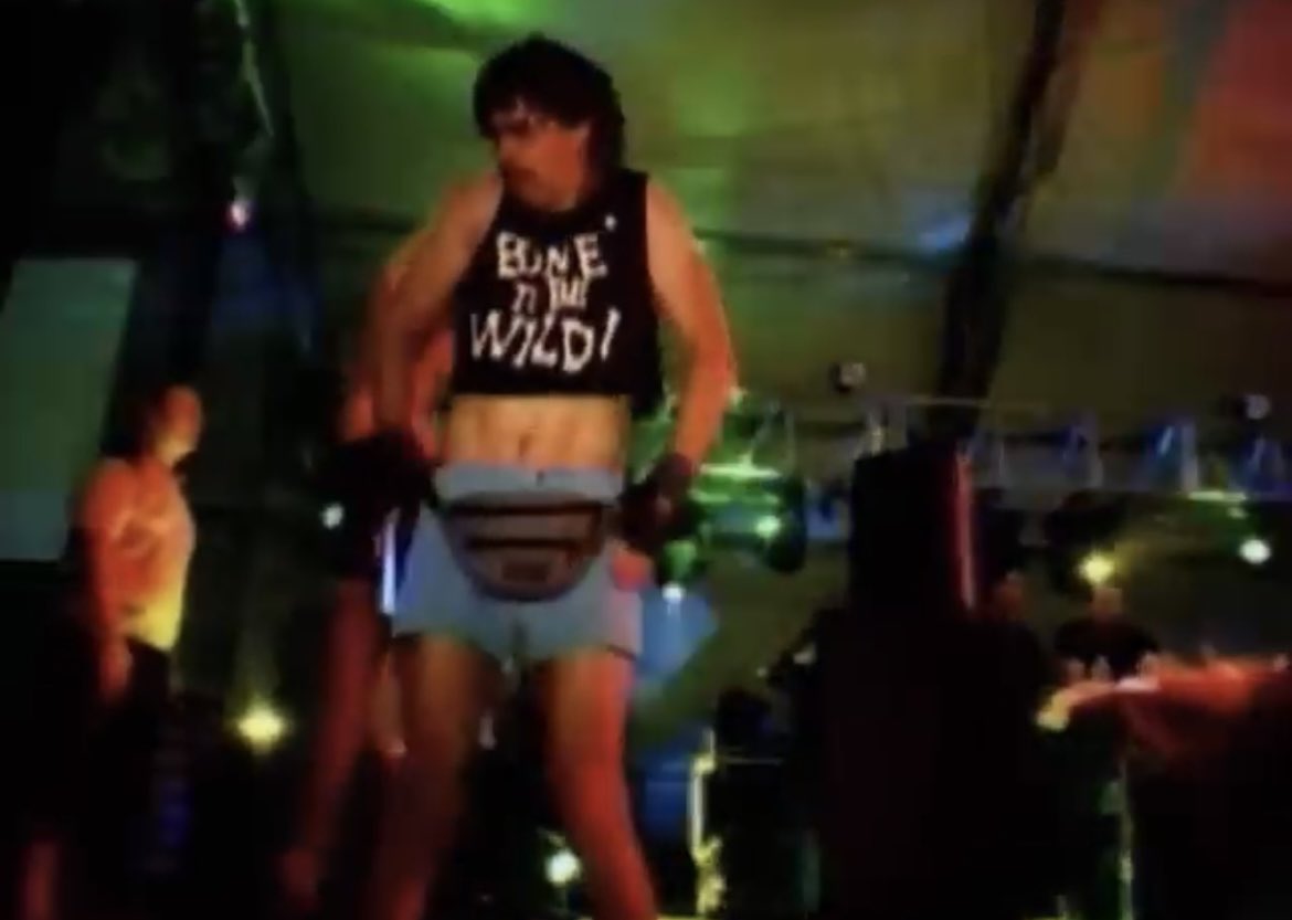 shiroです 週末なのでセクシーポーズを貼る見た人もやる