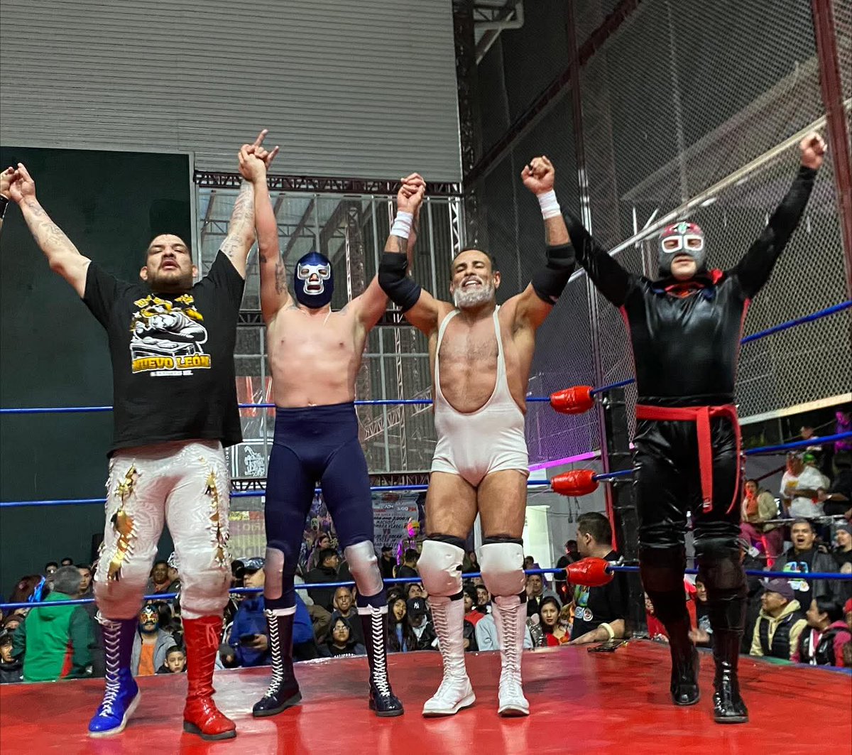LaTijeraLucha's tweet photo. Espectacular cierre de función con grandes sorpresas #DrWagnerJr, #Freserojr, #BlueDemonIII e #HijodeOctagón se llevan la batalla estelar que hizo estallar el deportivo Xochimilco ante la peligrosa cuarteta de #PirataMorgan #TexanoJr #Electroshok y #MonstherClown #latijera... https://t.co/2IabqxBRU8