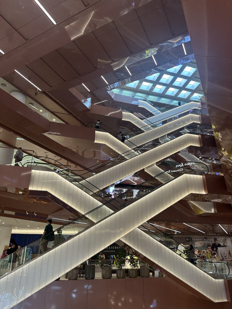 ไม่ว่าจะสูงเท่าไร ก็สิ้นสุดทางเลื่อน