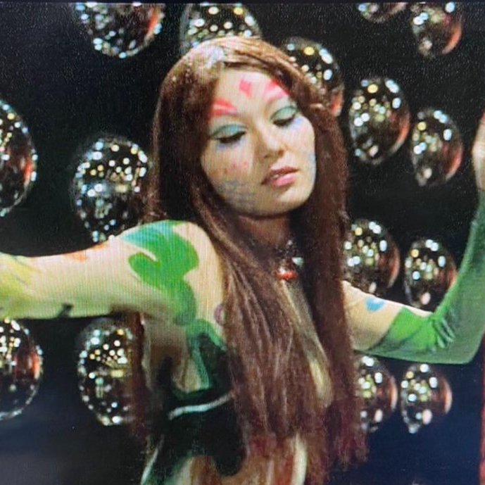 “フェイス&amp;ボディペインティングの日“(本日)といえば｢ゴールドフィンガー｣の金粉か｢ゴジラ対ヘドラ｣の“かえせ!太陽を”しか思い浮かばないポンコツアカウントの私ですが､明日は大学病院で親不知のシャーリー･抜歯(くだらねー)があって気分はすっかり水銀コバルトカドミウムです｡大丈夫かおれ