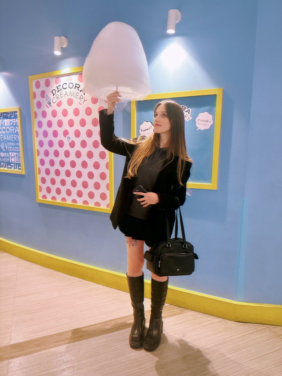 Я и сладкая вата размером с треть меня