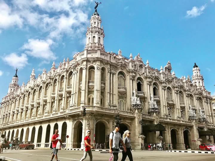 RP_OndaAlegria's tweet image. 🤩 Desde la emisora de la familia cubana celebramos con orgullo el aniversario 506 de #LaHabana, una ciudad que envuelve de historia a sus conciudadanos y visitantes. 
.
.
.
#RadioProgreso #Cuba