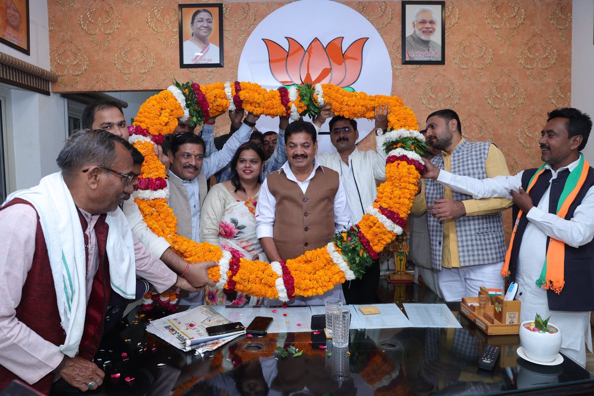 pradhan4bjp's tweet photo. 🌼 आज के भव्य आयोजन की सफल सम्पन्नता पर गुलिस्ता कॉलोनी कार्यालय में साथ आए सभी कार्यकर्ताओं और साथियों ने मिलकर अपनी खुशी और उत्साह व्यक्त किया।

सभी का समर्पण, मेहनत और टीमवर्क इस सफलता की असली शक्ति है।
आप सभी के सहयोग और निरंतर समर्थन के लिए हृदय से आभार। 🙏

#udadevi #viranagnaudadevi #lucknowmlc