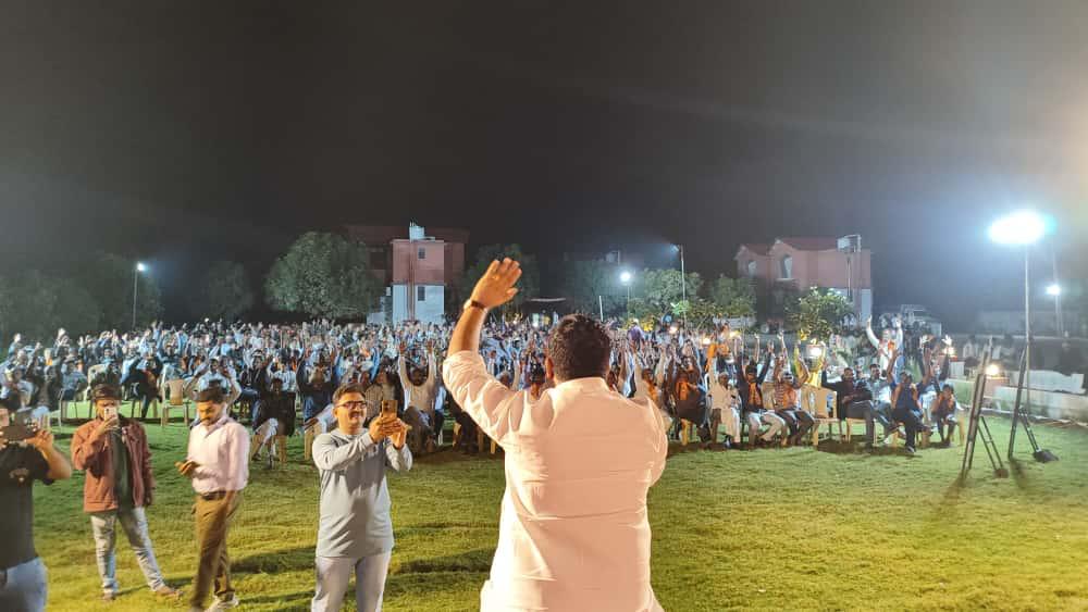 Kiritbhai_Patel's tweet image. 📍નતાડીયા(મેંદરડા )
આજે સાસણ જિલ્લા પંચાયત સીટના સ્નેહ મિલન પ્રસંગે ઉપસ્થિત રહી ગામના આગેવાનો, કાર્યકરો અને વતનીઓ સાથે સૌજન્યસભર મુલાકાત કરવાનો સ્નેહભર્યો અવસર પ્રાપ્ત થયો.