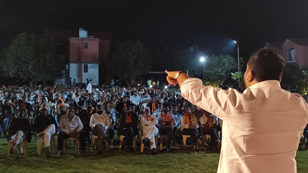 Kiritbhai_Patel's tweet image. 📍નતાડીયા(મેંદરડા )
આજે સાસણ જિલ્લા પંચાયત સીટના સ્નેહ મિલન પ્રસંગે ઉપસ્થિત રહી ગામના આગેવાનો, કાર્યકરો અને વતનીઓ સાથે સૌજન્યસભર મુલાકાત કરવાનો સ્નેહભર્યો અવસર પ્રાપ્ત થયો.