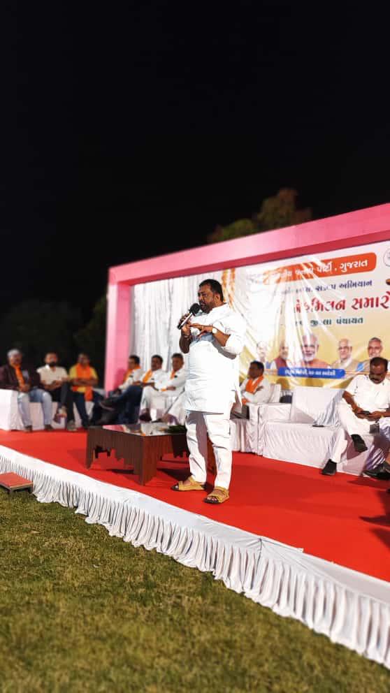 Kiritbhai_Patel's tweet image. 📍નતાડીયા(મેંદરડા )
આજે સાસણ જિલ્લા પંચાયત સીટના સ્નેહ મિલન પ્રસંગે ઉપસ્થિત રહી ગામના આગેવાનો, કાર્યકરો અને વતનીઓ સાથે સૌજન્યસભર મુલાકાત કરવાનો સ્નેહભર્યો અવસર પ્રાપ્ત થયો.