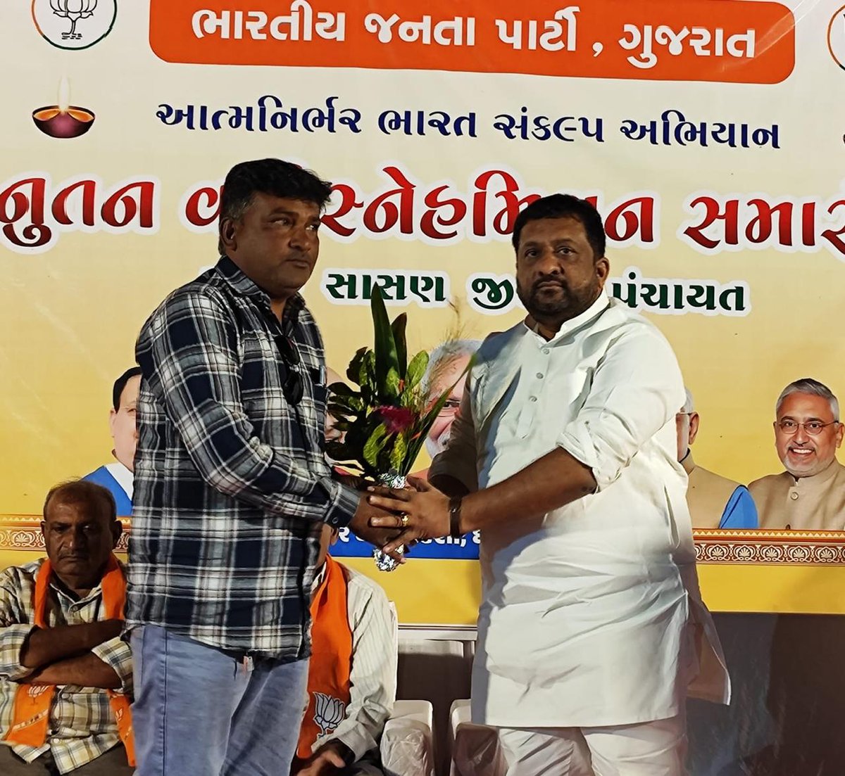 Kiritbhai_Patel's tweet image. 📍નતાડીયા(મેંદરડા )
આજે સાસણ જિલ્લા પંચાયત સીટના સ્નેહ મિલન પ્રસંગે ઉપસ્થિત રહી ગામના આગેવાનો, કાર્યકરો અને વતનીઓ સાથે સૌજન્યસભર મુલાકાત કરવાનો સ્નેહભર્યો અવસર પ્રાપ્ત થયો.