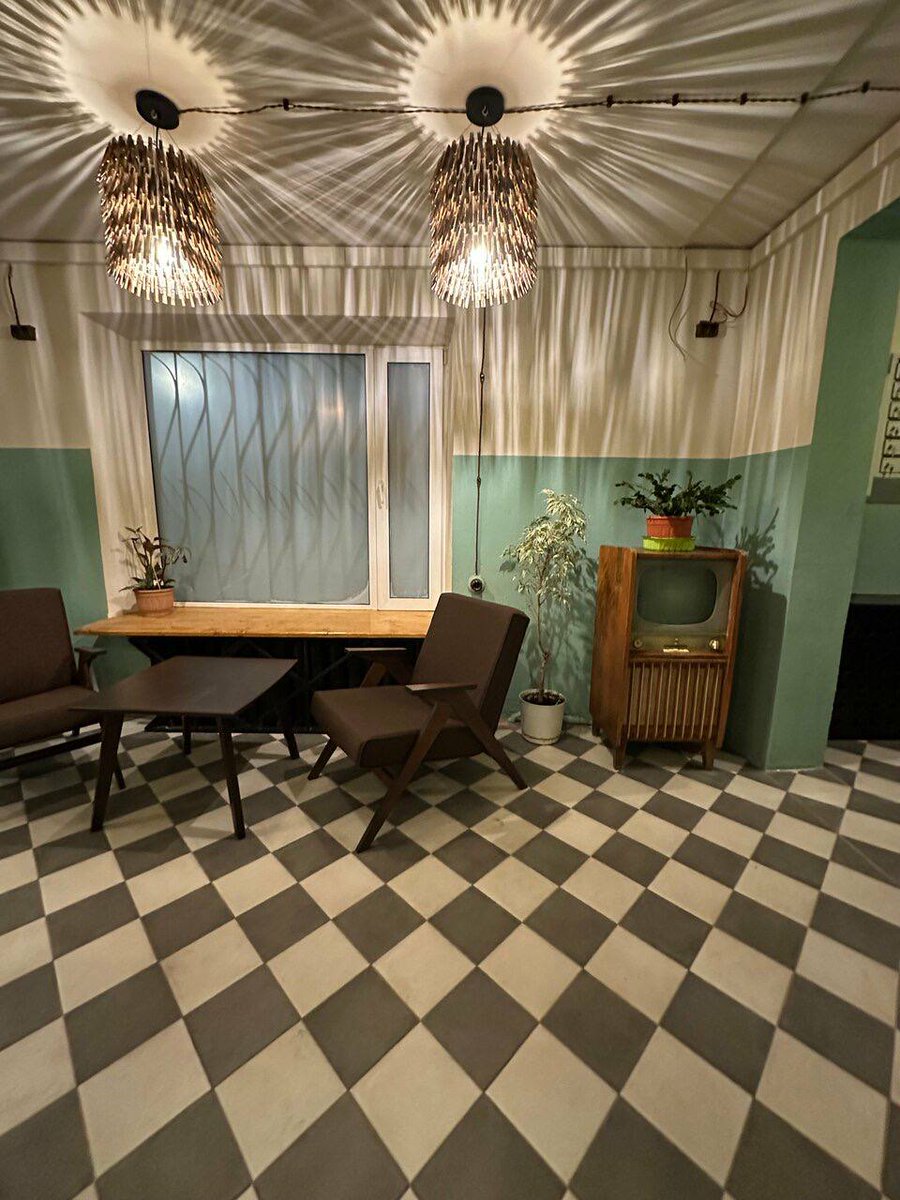 arkhlikbez's tweet image. В Одинцово появился бар «Подъезд», оформленный под подъезд!