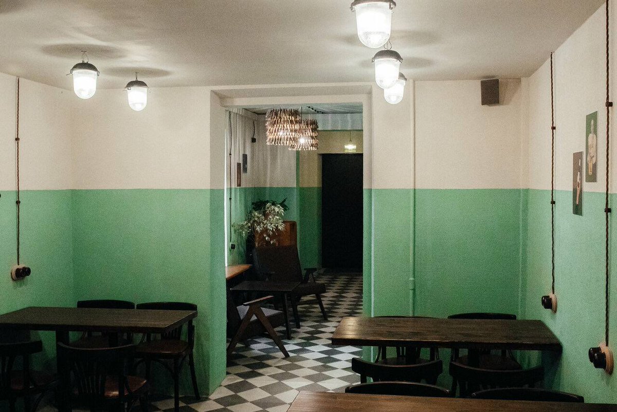 arkhlikbez's tweet image. В Одинцово появился бар «Подъезд», оформленный под подъезд!