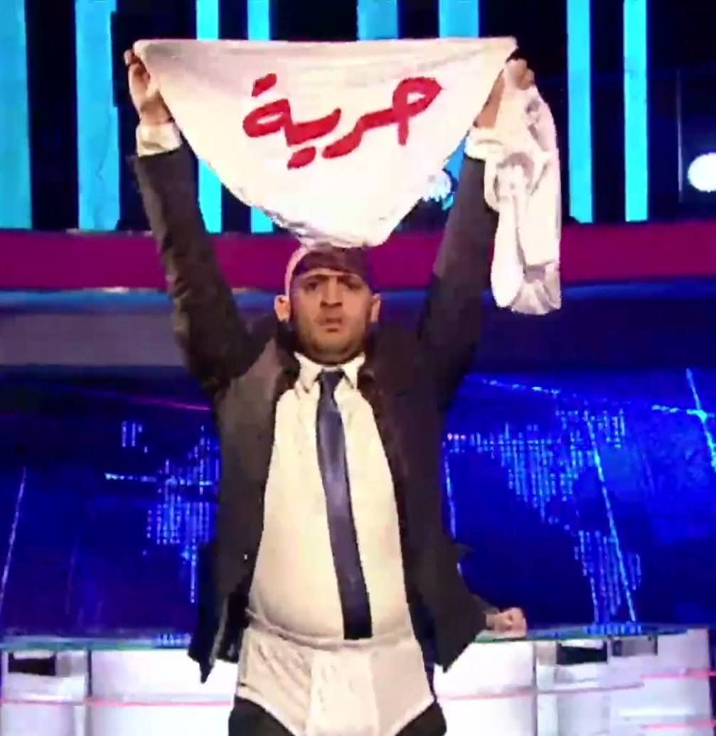 شادي الفونس ايام الثورة كان بيهاجم الثوار والشباب الطاهر اليوم اتمسك بمخدرات بيتاجر  فيها .
ابقي البس كلوت الحرية في السجن يا شادييييييي