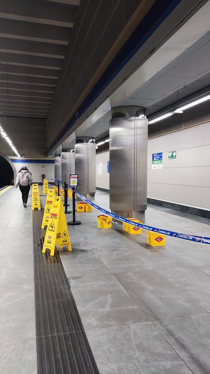 MarP26373343's tweet photo. ES QUE DA VERGÜENZA AJENA, MILES DE EUROS INVERTIDOS EN EL METRO DE MADRID Y SIEMPRE OCURRE LO MISMO🤬🤬🤬🤬🤬🤬🤬
Ésto es en Atocha, línea 1 https://t.co/WTJhwoMWzK