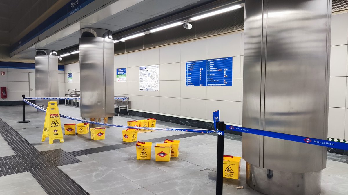 MarP26373343's tweet photo. ES QUE DA VERGÜENZA AJENA, MILES DE EUROS INVERTIDOS EN EL METRO DE MADRID Y SIEMPRE OCURRE LO MISMO🤬🤬🤬🤬🤬🤬🤬
Ésto es en Atocha, línea 1 https://t.co/WTJhwoMWzK