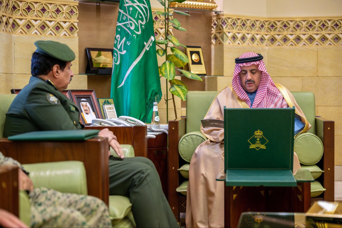 emara_alriyadh's tweet photo. معالي وكيل إمارة منطقة #الرياض يستقبل مدير جوازات المنطقة المكلف.  
https://t.co/xUQLQzK4mF

#إمارة_منطقة_الرياض https://t.co/HT7XIVj0G2