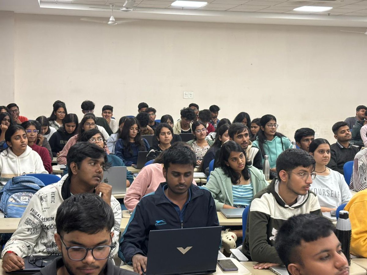 RkeSuy24567's tweet photo. Diving in the field of web3 with the help of workshop✨ @0xweb3IIITL
@endlessdomains
#endlessIIITL #Beanog https://t.co/9wVAyLVjBX