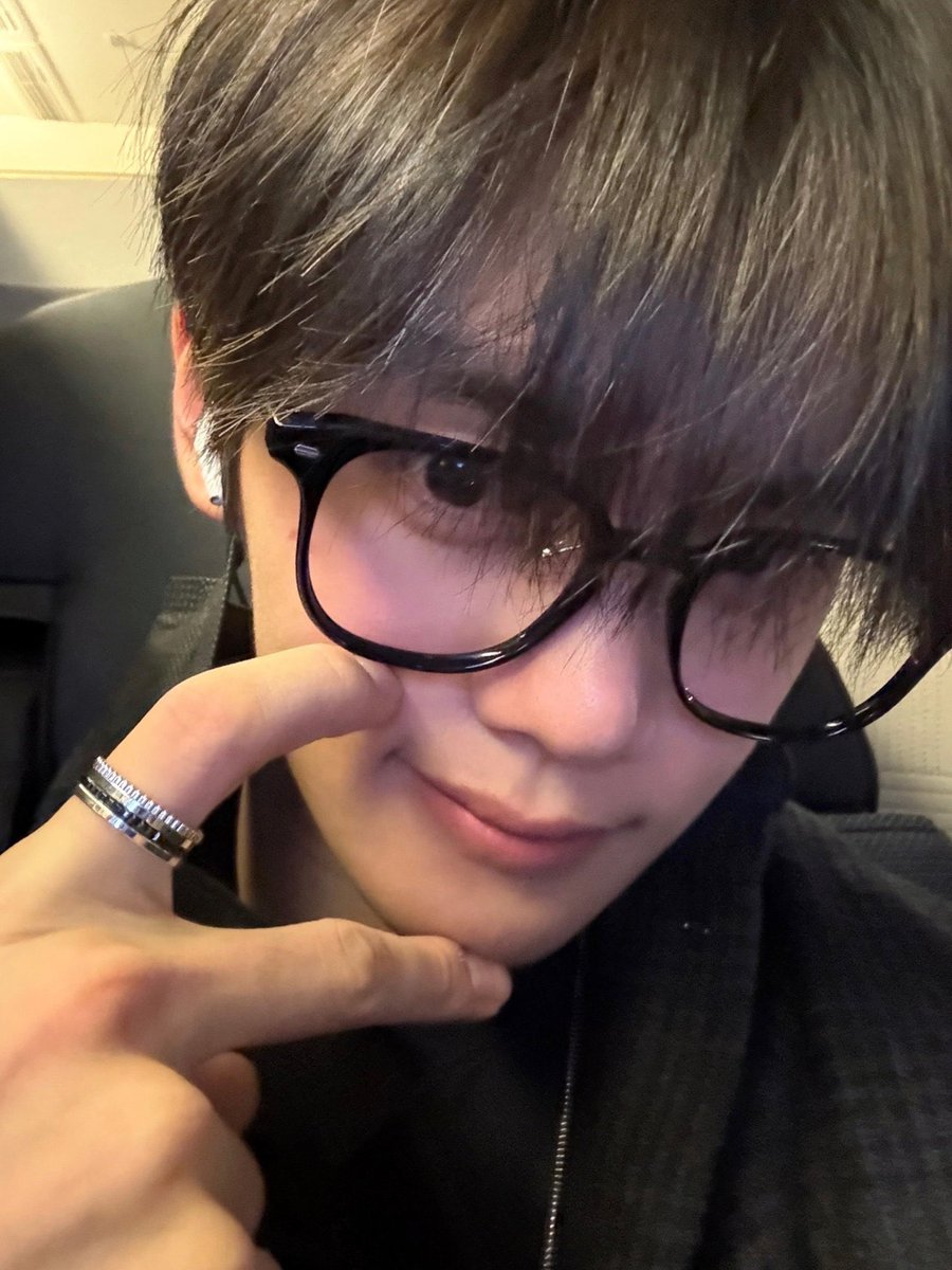 830bin's tweet image. SAFE FLIGHT BACK TO KOREA HOPE U HAD FUN IN SINGAPOREEE 🥹🥹🥹🩵🩵