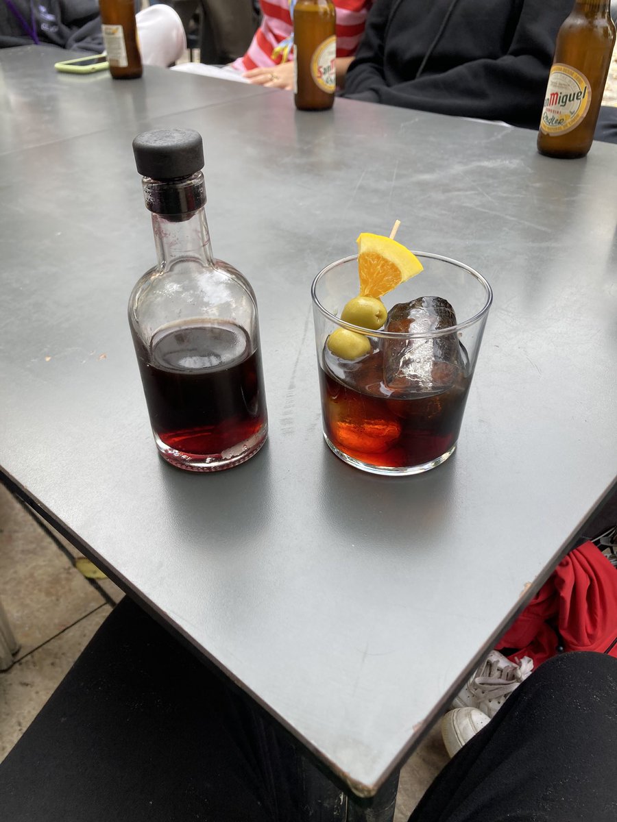 m'han servit el vermut en ampolleta (equivalia a dos vermuts)