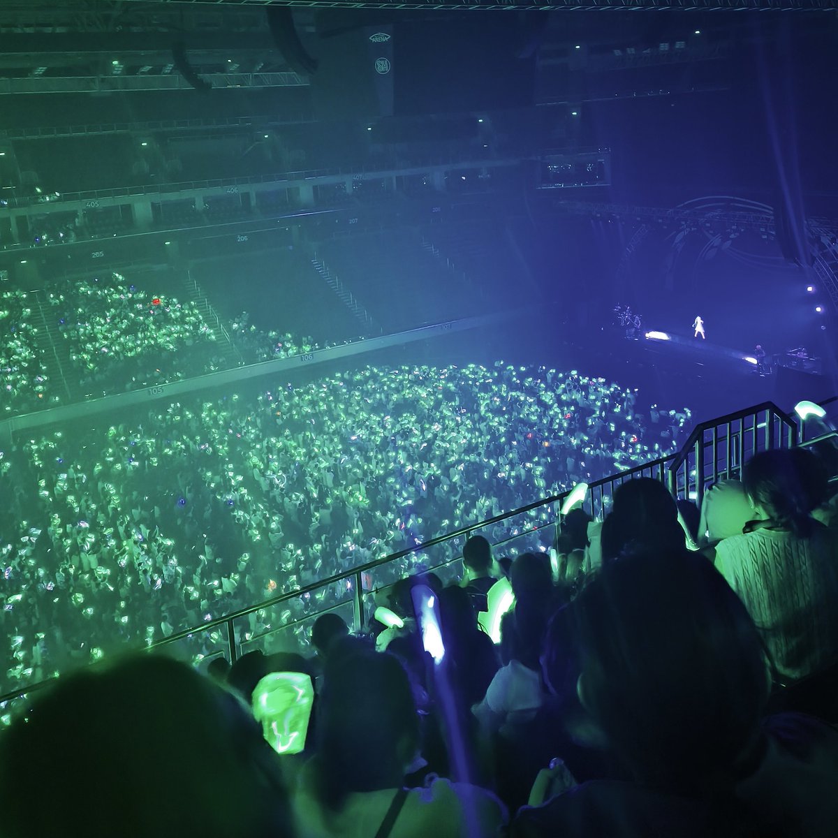 DropOutCandy's tweet image. FUN CONCERT I KNEW LIKE 5 SONGS BUT MAN I LOVE MIKU

Wheres Sand Planet u cowards