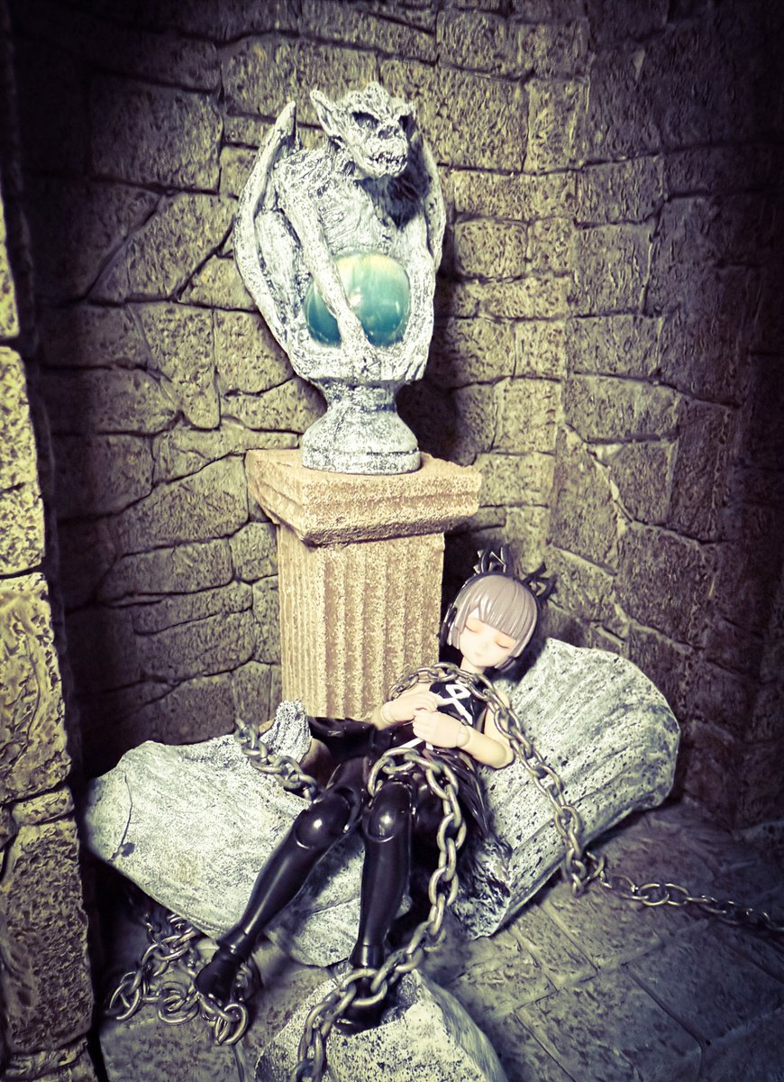 玉持ガーゴイルとアルベラ ジオラマブレイカーさん(@diorama_breaker