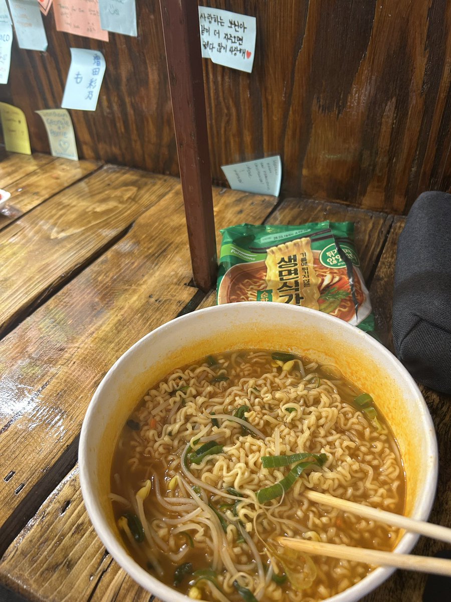 zenzenzenmo's tweet photo. 韓国あざした https://t.co/6xuRmn4mUS
