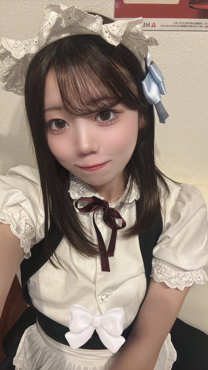 遅番カウンターありがとうございました‼︎

帰り道歩いてたら、道にイルミネーションあって綺麗だった✨
もうそんな時期なんだね~
四季の中で1番綺麗な季節だなって思う⛄️

みんなはいつが一番好き⁇

そして明日からはコンカフェくじ始まります💘
待ってるよ~

では、おやすみなさい💤