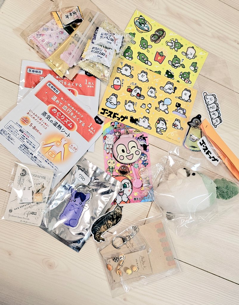 1f_bird's tweet photo. だいこんドッグとｺﾞｽﾄﾞｽﾃｯｶｰたち
(@Ghost_Dog1031)
なすネコアクキーとねこちゃｽﾃｯｶｰ
(@chirobibicat)
美味しそうな一斤食パン
(@fraise9_nao)
キュートなパンセット🐤
(@AtelierK14)

差し入れもたくさんありがとうございました☺️☺️ありがたい
#デザフェス62
#デザフェス戦利品 https://t.co/DAWrvianW9