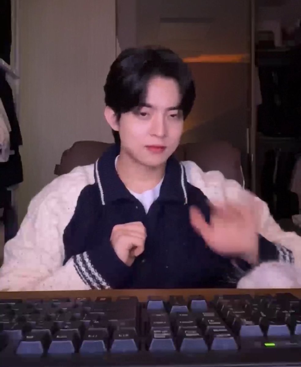 우와 잘생긴 남자다 …