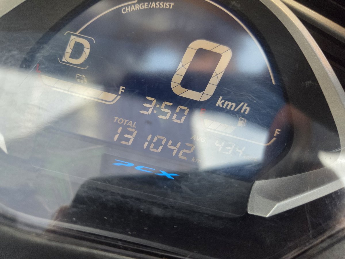 備忘録のオイル交換＆SOD-1 Plus添加。前日エタニティにてタイヤ交換も済ませた。タイヤなんて何回換えたんだろうな、もう覚えてもいないｗ
今後もいけるとこまでいってもらうぜ我がPCX HV。