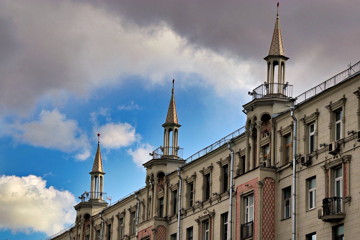 PEKHTography's tweet image. If Hogwarts and a Soviet ministry had a baby, it’d look like this. 🏰✨ #ArchitectureLovers #SovietNostalgia #UrbanDecay