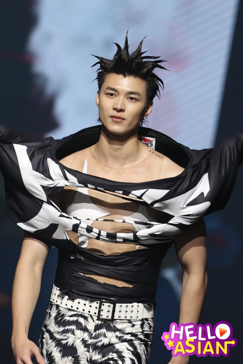 Hello_asian's tweet photo. “มีน นิชคุณ” บนรันเวย์โชว์ "HOOK’S BY PRAPAKAS" ในงาน “ELLE Fashion Week 2025” 

#EFW2025xMEEN
#meennicha8  
#EFM2025 
#EFW2025 #SeeYouAtTheTent 
#EFW25ATICONSIAM https://t.co/gH08WeoM0Y