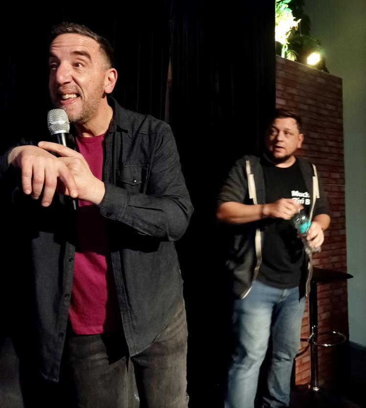 Hoy es el cumpleaños de <a href="/Gertu0k/">Germán Bernárdez 🎙️</a> comparto esta foto que marca el momento exacto en que se entera que llegó a los 41
Salud querido, un placer compartir el camino. 
¡Salud!