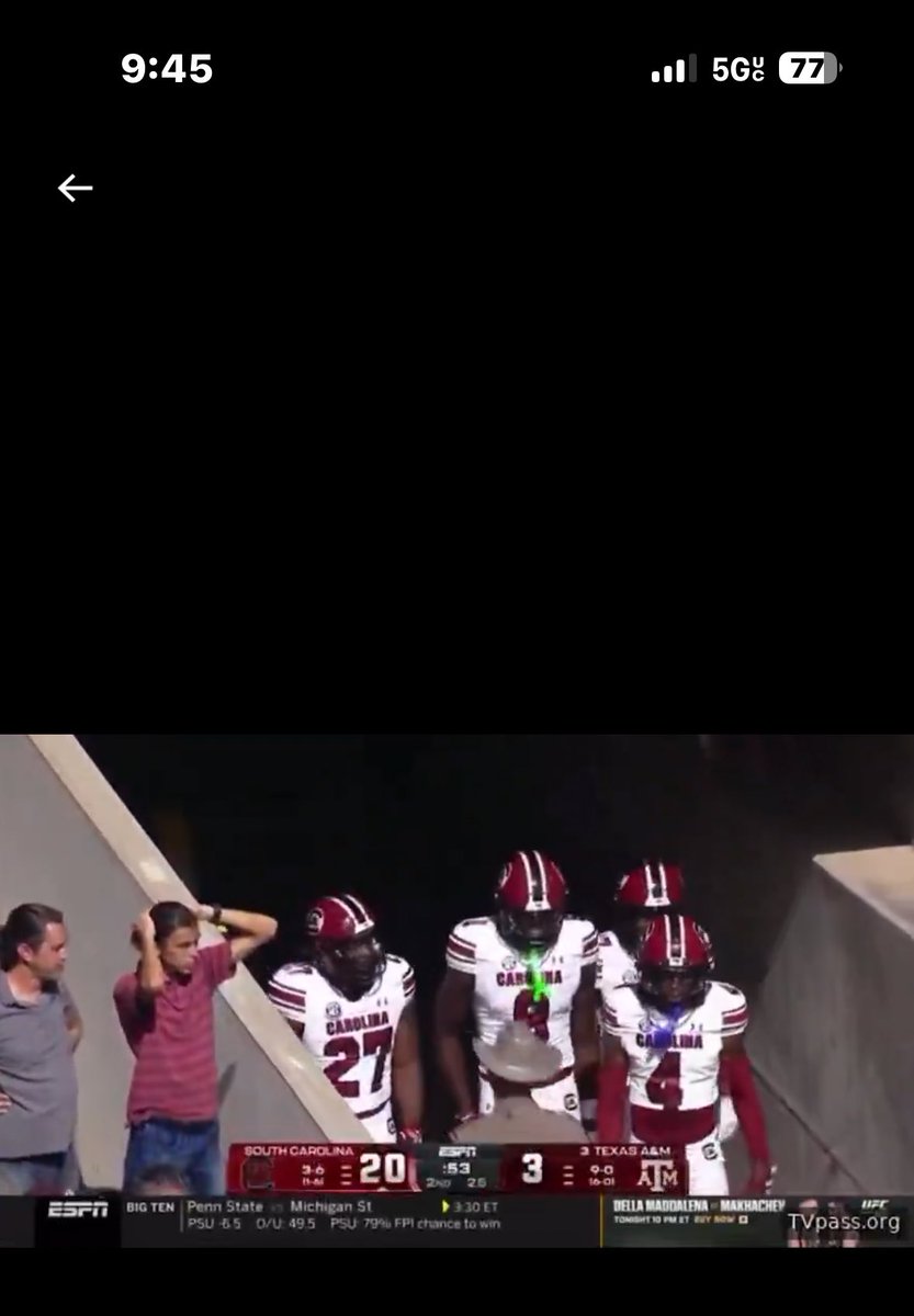 What did he think was gonna happen walking towards 4 D1 football players &amp; think you was gonna walk through untouched while they walking to the field? And then have a power trip…🤦🏾‍♂️