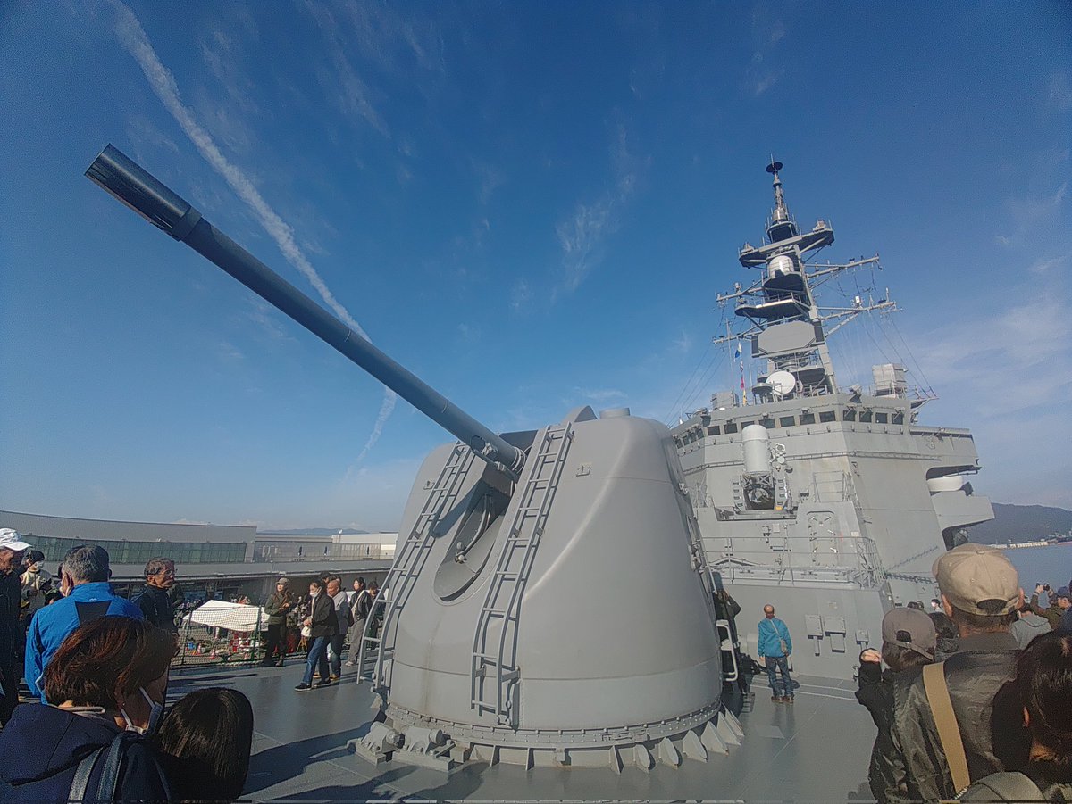 自衛隊フェス2025 in 境港へ行ってきました。 何と護衛艦まきなみ が第7護衛隊所属と言うことで、7番目に乗艦した私に第7護衛隊司令の古賀1等海佐より盾とコインを贈呈して頂きました。  素晴らしいお品をいただき、心より感謝申し上げます。 #海上自衛隊 #第7護衛隊 ...
