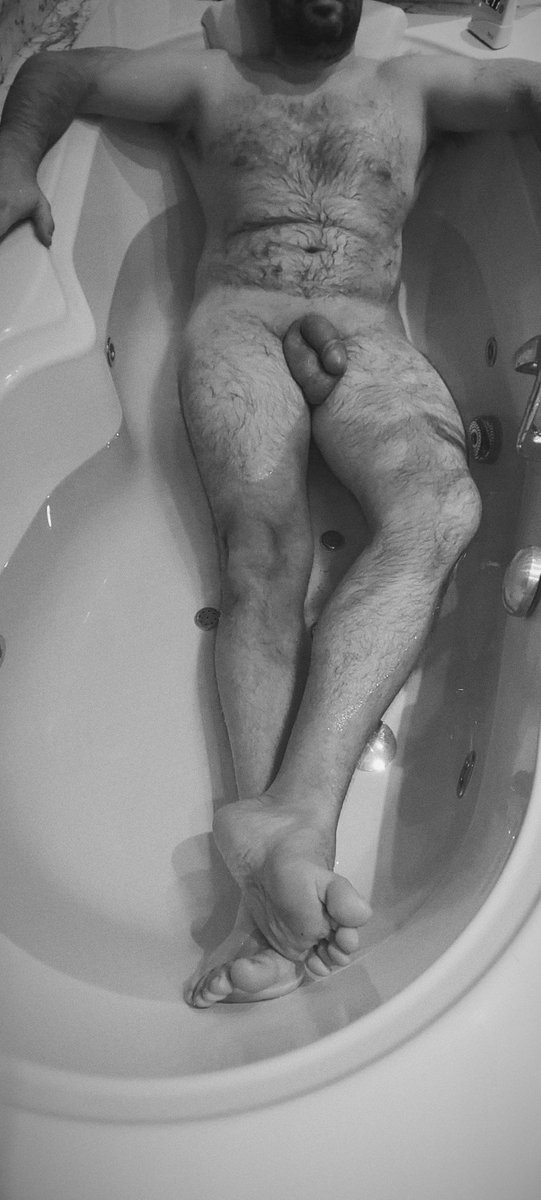 HubbyDick's tweet photo. Relax &amp; Chill 😎👀 https://t.co/5Ht3Q21CRV
