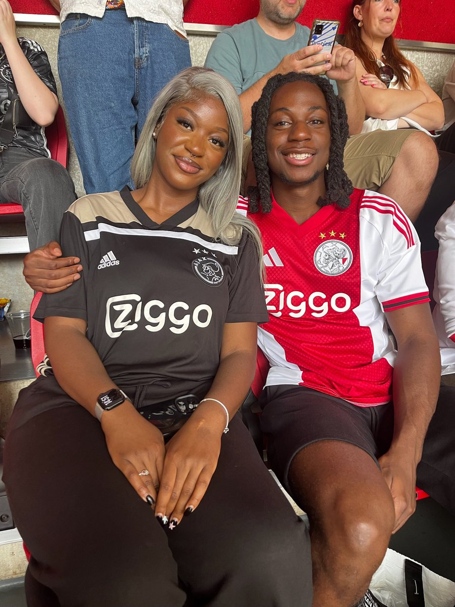 9vuxtt's tweet image. Took him to Paris and PSG for his bday &amp;amp; ook naar z’n eerste wedstrijd van zn fav club Ajax 🥰 🥰