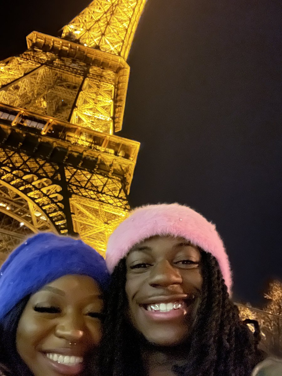 9vuxtt's tweet image. Took him to Paris and PSG for his bday &amp;amp; ook naar z’n eerste wedstrijd van zn fav club Ajax 🥰 🥰