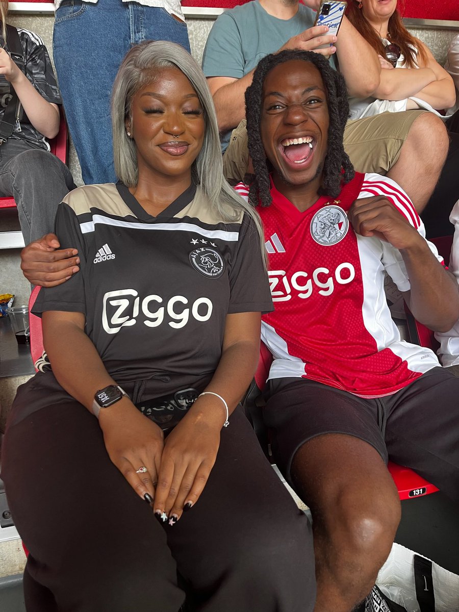 9vuxtt's tweet image. Took him to Paris and PSG for his bday &amp;amp; ook naar z’n eerste wedstrijd van zn fav club Ajax 🥰 🥰
