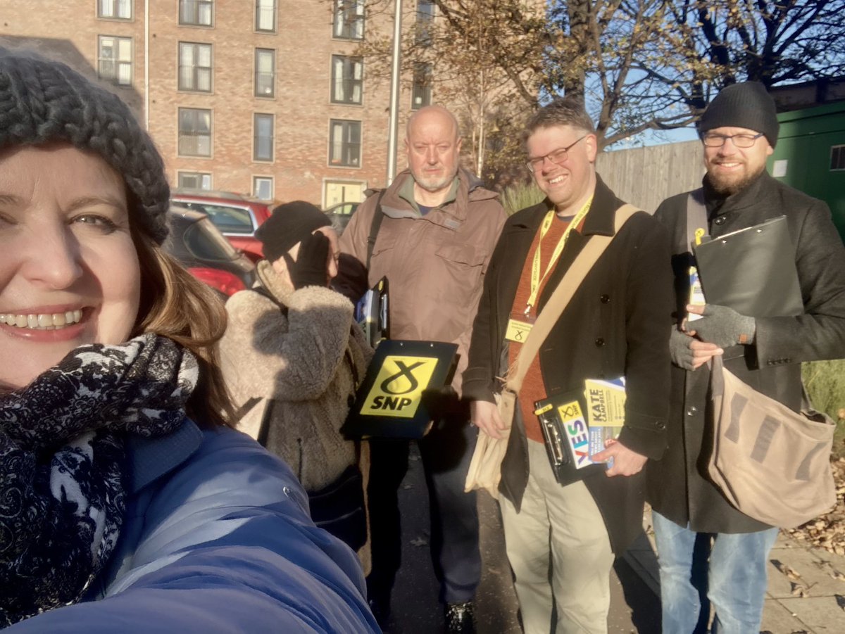 Hardy team out today in #Portobello. Conditions were wintry but definitely not a frosty reception on the doors. Lots of support for <a href="/theSNP/">The SNP</a>, with the absolute chaos down in Westminster folk know it’s time for a fresh start with #independence.