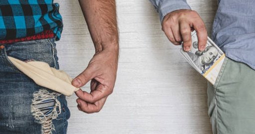 hiçbir ekonomik kriz 10 yıl sürmez. türkiye'de yaşanılan ekonomik kriz değil para transferidir. alt sınıfın parası, üst sınıfa transfer edildi. zengin daha çok zenginleşti, fakir daha çok fakirleşti. aynı anda pahalı telefon kuyruklarıyla ucuz soğan kuyrukları bu yüzden oluşuyor.