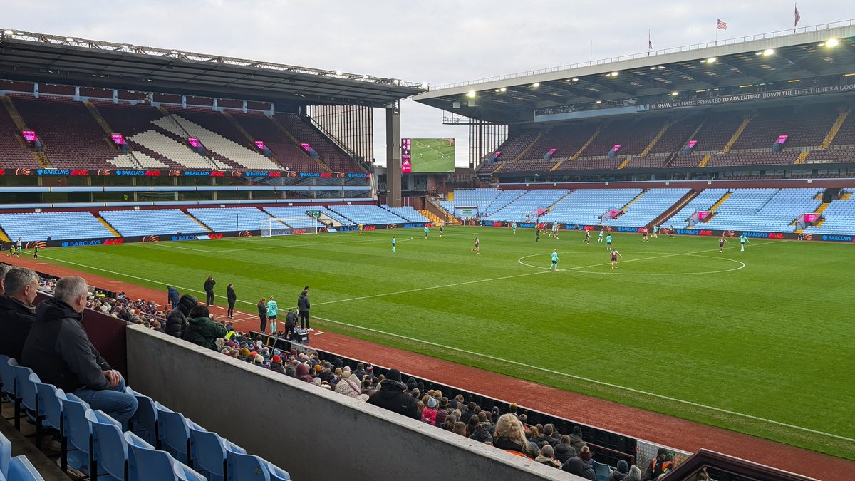 ThomasTParker's tweet image. Back to earth with a bump for @AVWFCOfficial after last week&apos;s heroics.

A day when the defending was a million miles from being good enough, to the point where every corner for @LC_Lionesses must have felt as good as a penalty.

All credit to them, though. Genuinely impressive…