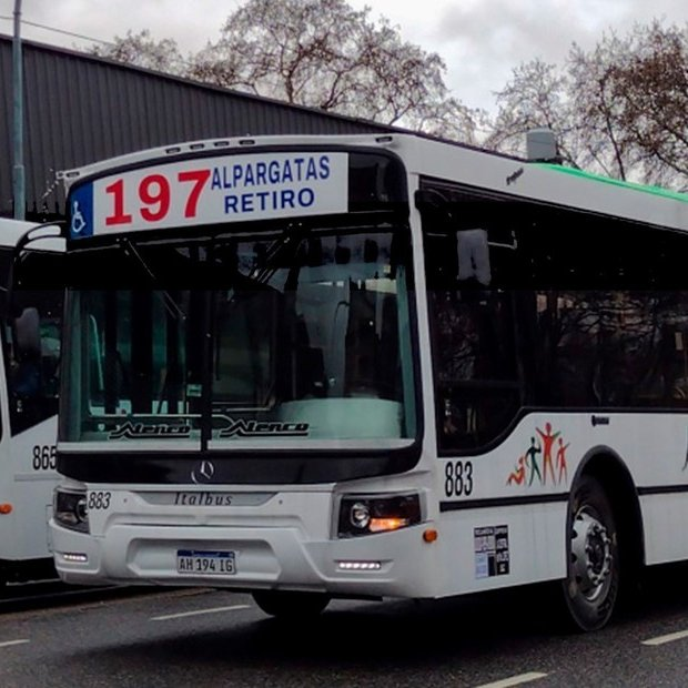 SUBE EL BOLETO DE COLECTIVOS DEL AMBA ESTA SEMANA. El Gobierno de <a href="/JMilei/">Javier Milei</a> aplicará desde esta semana un alza de 9,7% en las líneas que cruzan Ciudad y Provincia, con un boleto mínimo que pasa a $495 para reducir subsidios.