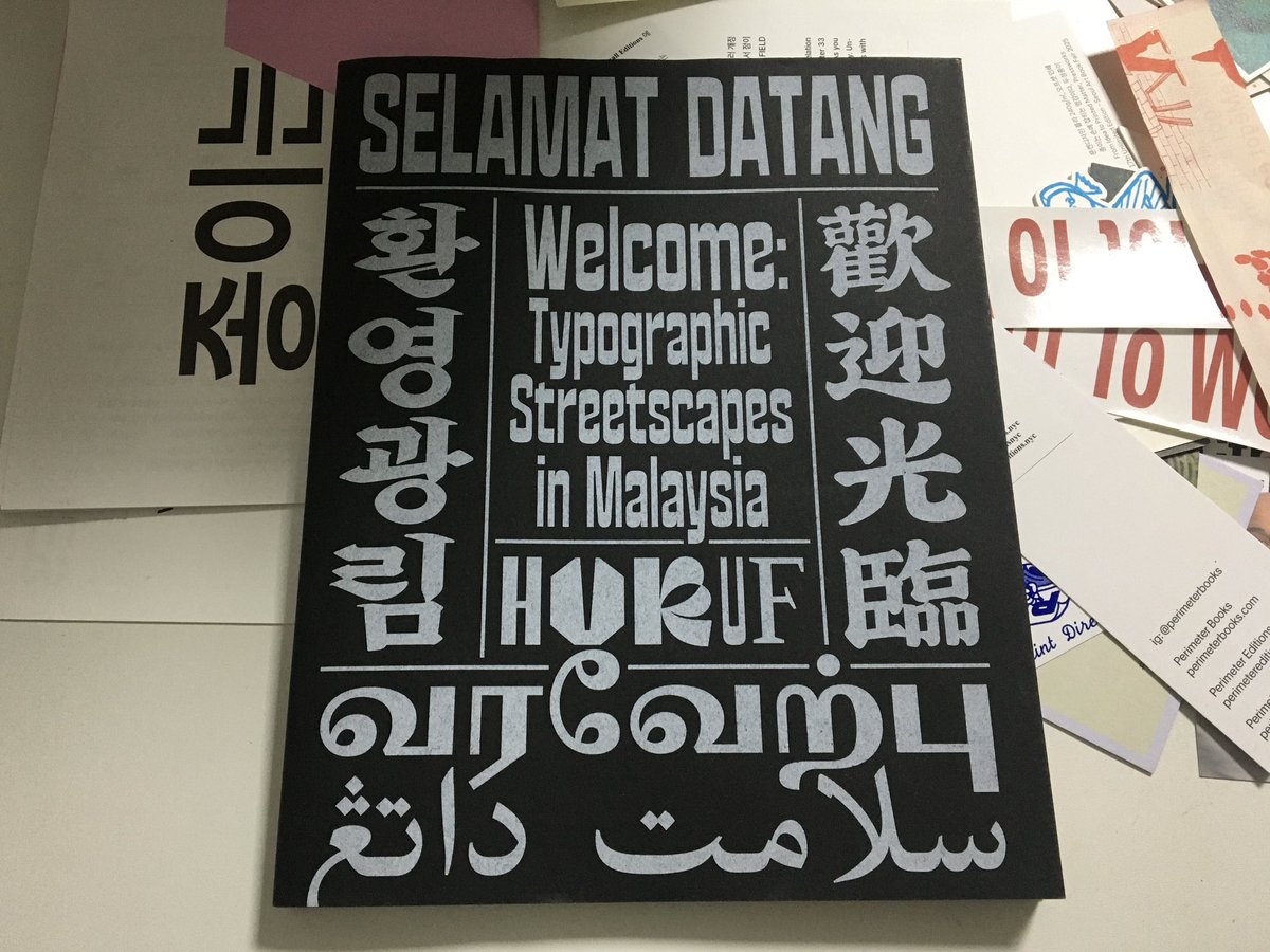 onelookinside's tweet image. 언리밋 소장각 부스에서 구매한 책. 말레이시아의 다국어 문화와 길거리 타이포그래피들을 담고 잇는 책인데 구경하는 게 너무 재밌다! 각기 다른 문자의 길이와 쓰고 읽는 방향을 고려해야 한다는 점도...