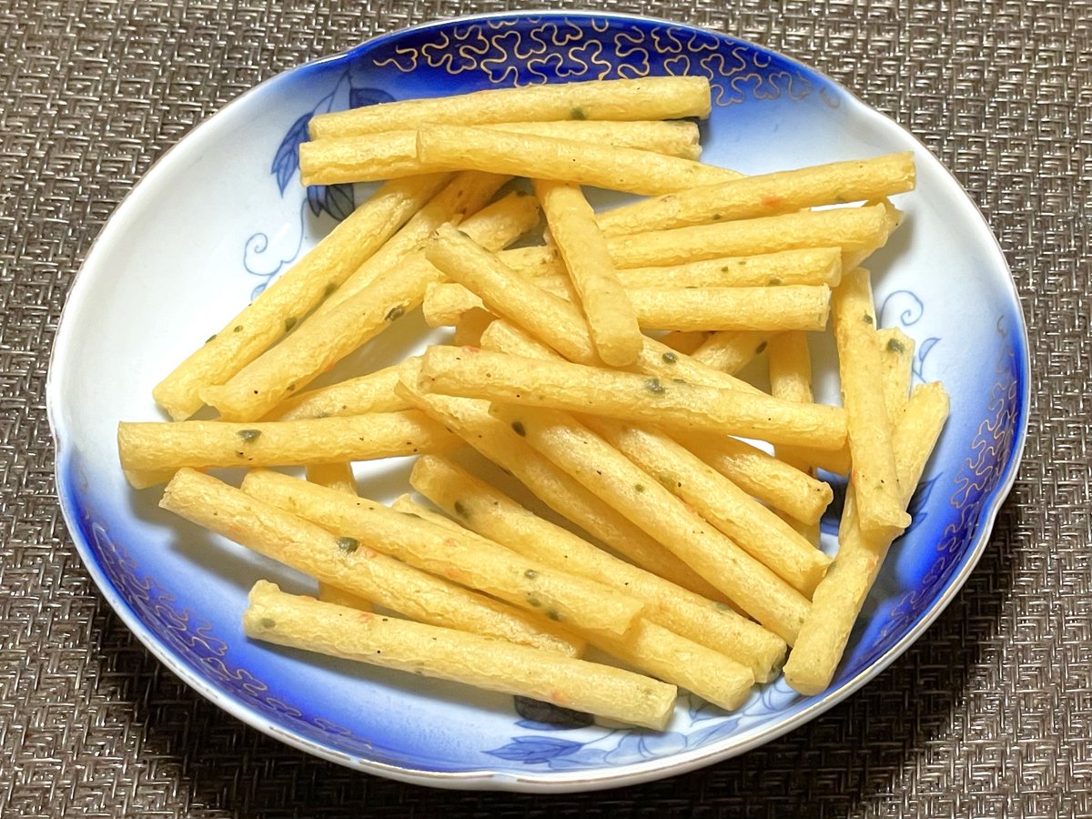 QG1YT4vcdFV2bND's tweet image. ＃じゃがりこ
アスパラベーコン味
また食べたい味No.1 だそうです
アスパラがよく香り
ベーコン味を強く感じて美味しかった😋
恒例のダジャレは
“あっすぱらしい30周年!
ベーコングラチュレーション”🤭(笑)