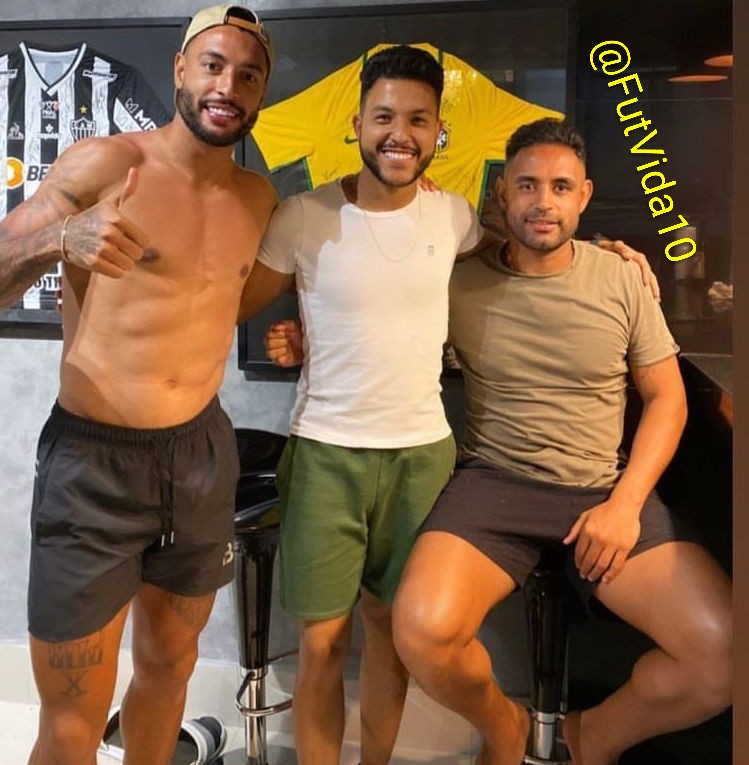 FutVida10's tweet photo. Qual dos irmãos é mais gostoso? O zagueiro Nathan Silva ou seu irmão e. Jogador Werley? 

😋😋😋🔥🔥🔥

#Futebol #Soccer #Football #Pumas #Gostoso #Sexy #Zagueiro #NathanSilvaFV #NathanFV #WerleyFV #ExJogador https://t.co/RRsdczzGiB