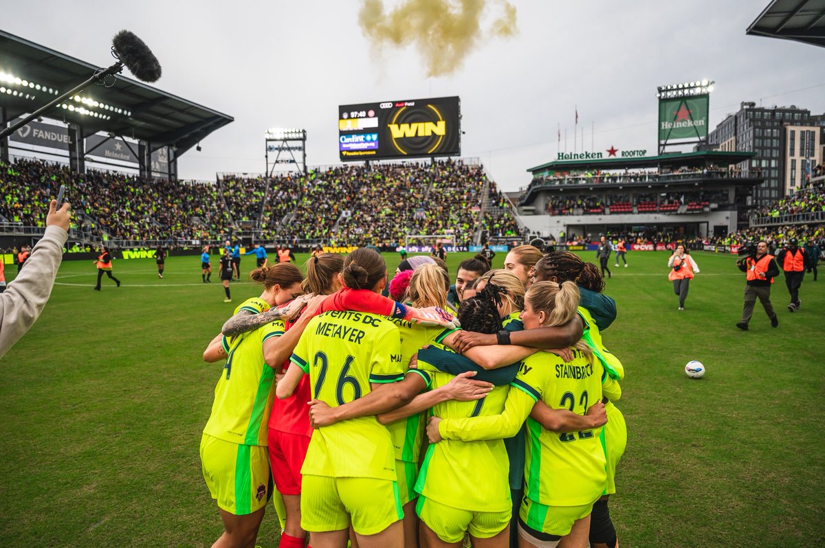 Adrián González tweet media