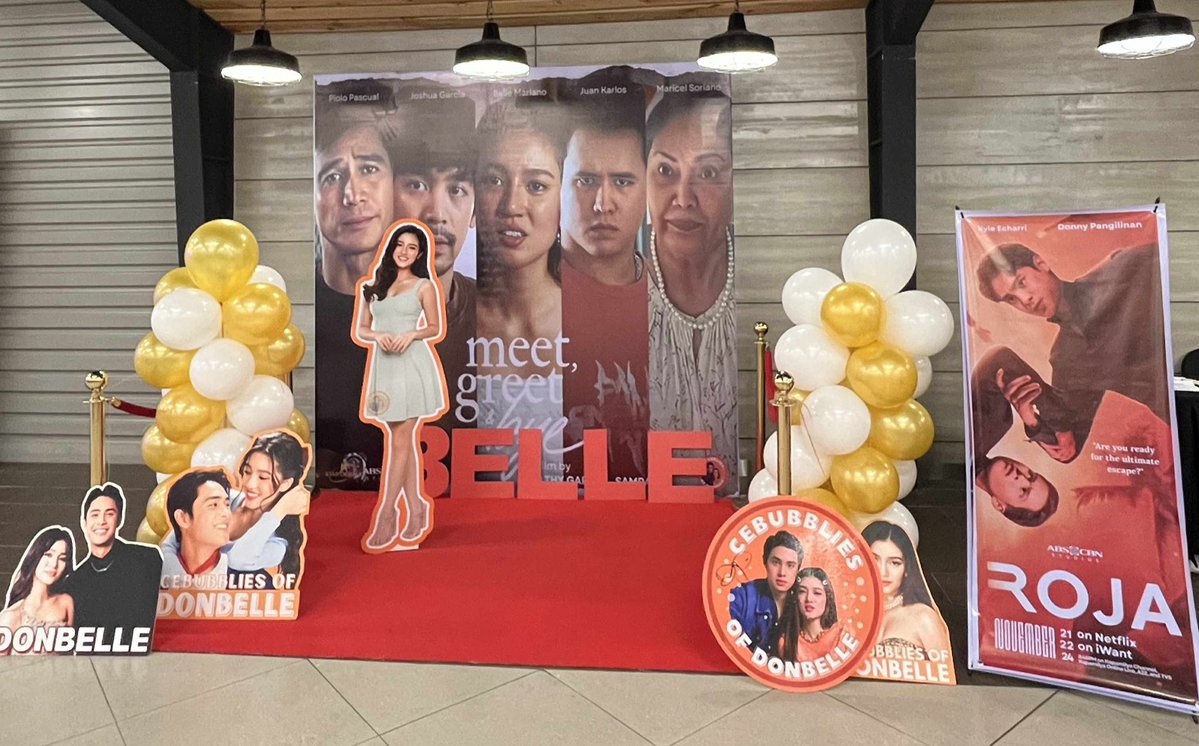 CEBUbbliesOFC's tweet image. Inspired by DonBelle’s support for each other, of course we didn’t miss the chance to promote ROJA. We printed a ROJA banner, displayed it in the cinema, and played the ROJA trailer while everyone waited for the movie to start.

#ROJA
#DonnyPangilinan