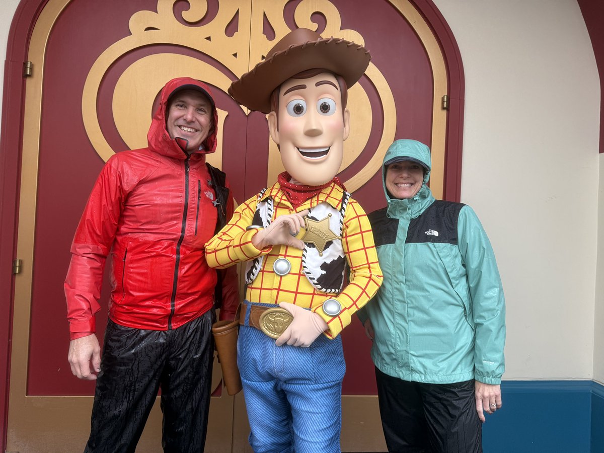 collodi's tweet image. Enjoyed a fun, yet very rainy day at Califormia Adventure yesterday. It rained hard until about 3pm, which, while was a pain, kept the crowd and line sizes down. Wearing out rain gear was very helpful through the day. 

Lots of fun making memories together!

#CollodiAdventures