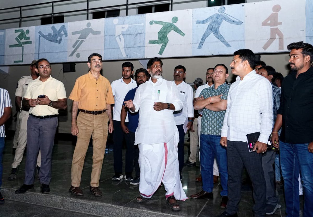 Bhatti_Mallu's tweet image. తెలంగాణలో గ్లోబల్ సమ్మిట్ నిర్వహణ కోసం భారత్ ఫ్యూచర్ సిటీ, గచ్చిబౌలి స్టేడియం, HICC వంటి వేదికలను అధికారులతో కలిసి పరిశీలించడం జరిగింది. 

ప్రజా ప్రభుత్వం రెండేళ్లు పూర్తి చేసుకున్న సందర్భంగా.. 

ముఖ్యమంత్రి @revanth_anumula గారి నాయకత్వంలో గత రెండేళ్లలో సాధించిన విజయాలు మరియు…