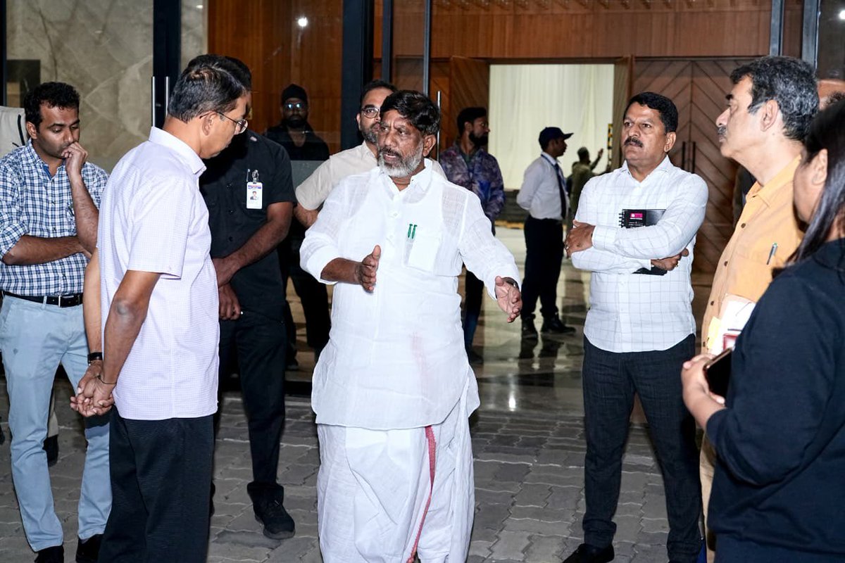 Bhatti_Mallu's tweet image. తెలంగాణలో గ్లోబల్ సమ్మిట్ నిర్వహణ కోసం భారత్ ఫ్యూచర్ సిటీ, గచ్చిబౌలి స్టేడియం, HICC వంటి వేదికలను అధికారులతో కలిసి పరిశీలించడం జరిగింది. 

ప్రజా ప్రభుత్వం రెండేళ్లు పూర్తి చేసుకున్న సందర్భంగా.. 

ముఖ్యమంత్రి @revanth_anumula గారి నాయకత్వంలో గత రెండేళ్లలో సాధించిన విజయాలు మరియు…