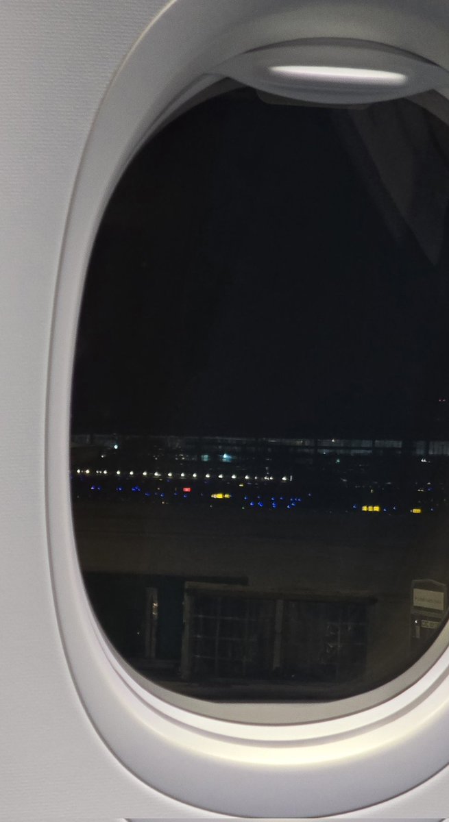 sia10_07's tweet photo. 快閃香港12小時
已經到了不會說永遠愛你們一直愛你們
但我真的覺得我不會再像喜歡你們喜歡別人了（體力不行了 https://t.co/5rHrvcimjl
